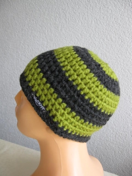 Hübsche Kinder Beanie in Blockstreifen gehäkelt